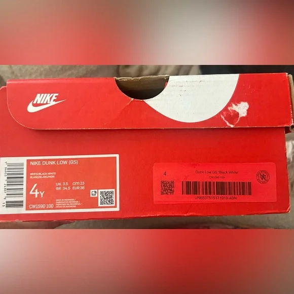 Nike Dunk Low (GS) Big Kids' Shoes Classic Black and White Low-Tops NIB - Picture 7 of 7